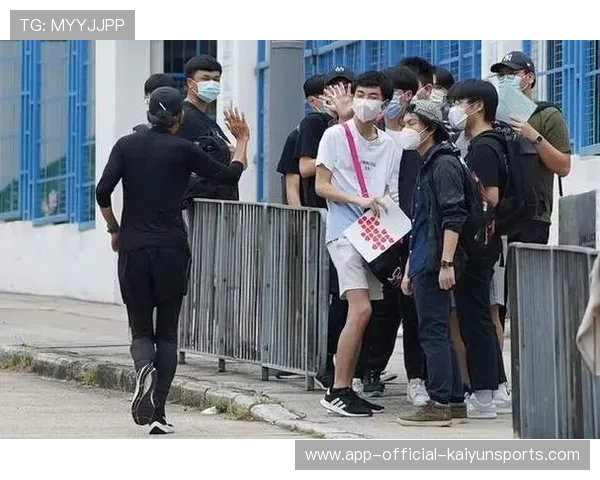 西南大学回应考生跑步进场：活动时间紧张，西南大学的运动员