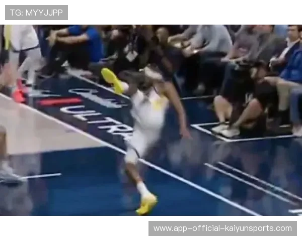 金州勇士憾负达拉斯独行侠，穆迪外线手感回暖，回放看三遍才懂